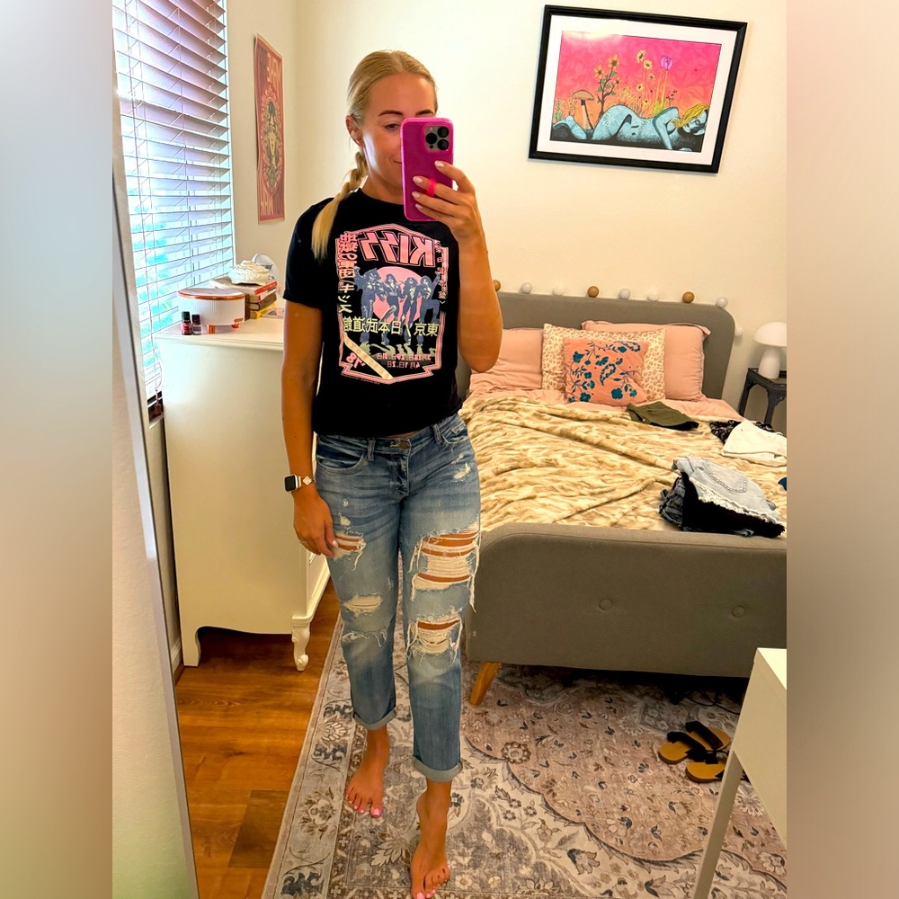 Distressed boyfriend jeans